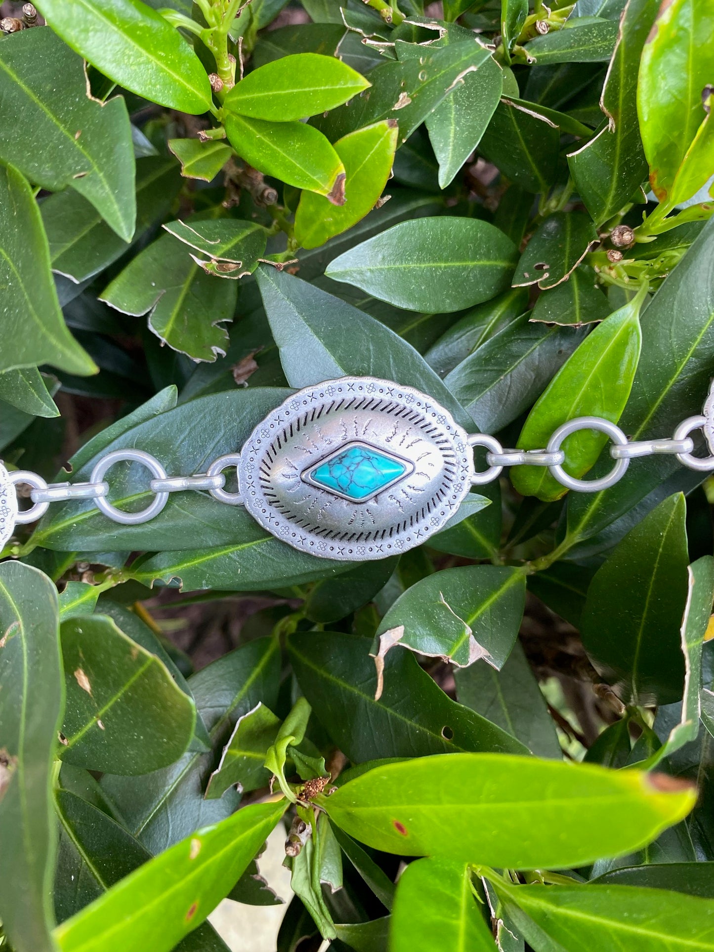 OVAL CONCHO CHAIN BELT