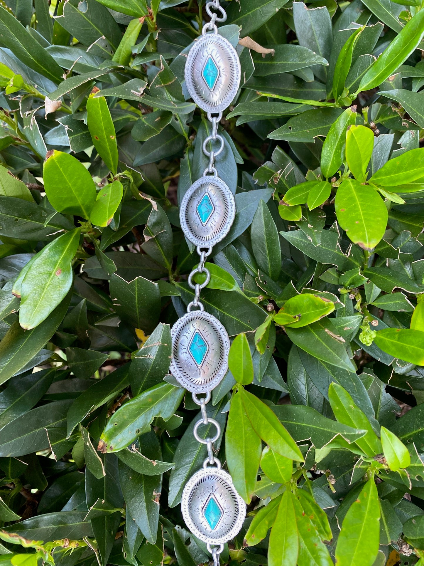 OVAL CONCHO CHAIN BELT