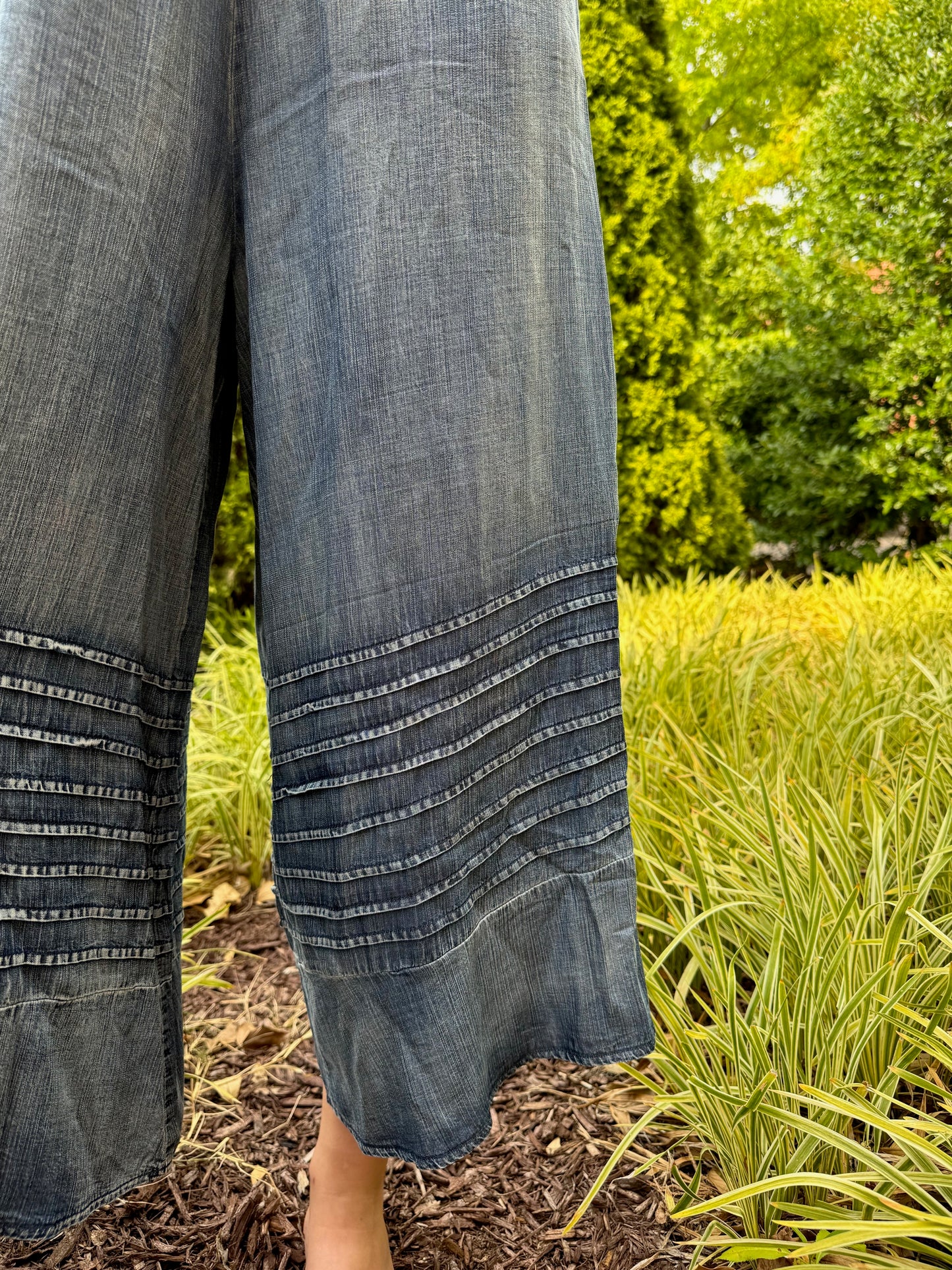 Pintuck Chambray Wide Capris